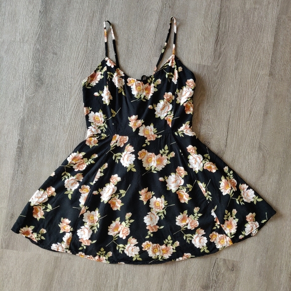 Forever 21 Black Lace-up Floral Summer Minidress Large - Picture 2 of 12